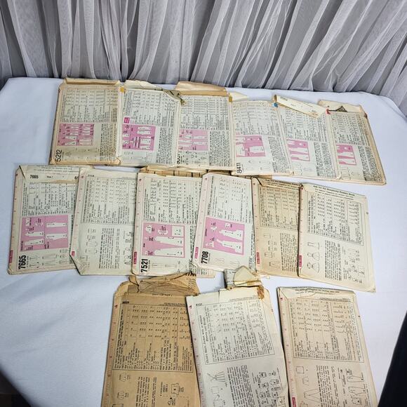 Lot of 34 VTG 1970 Sewing Patterns Mc Call's Simplicity Butterwick Vogue + Box - Picture 2 of 12